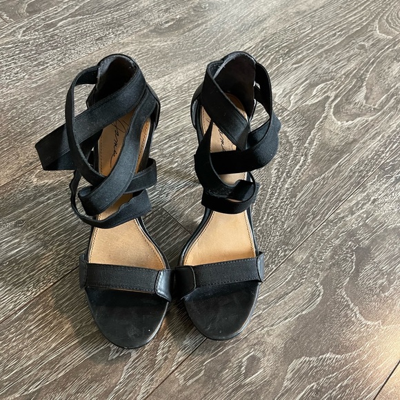 Badgley Micchka Heels - Picture 1 of 3